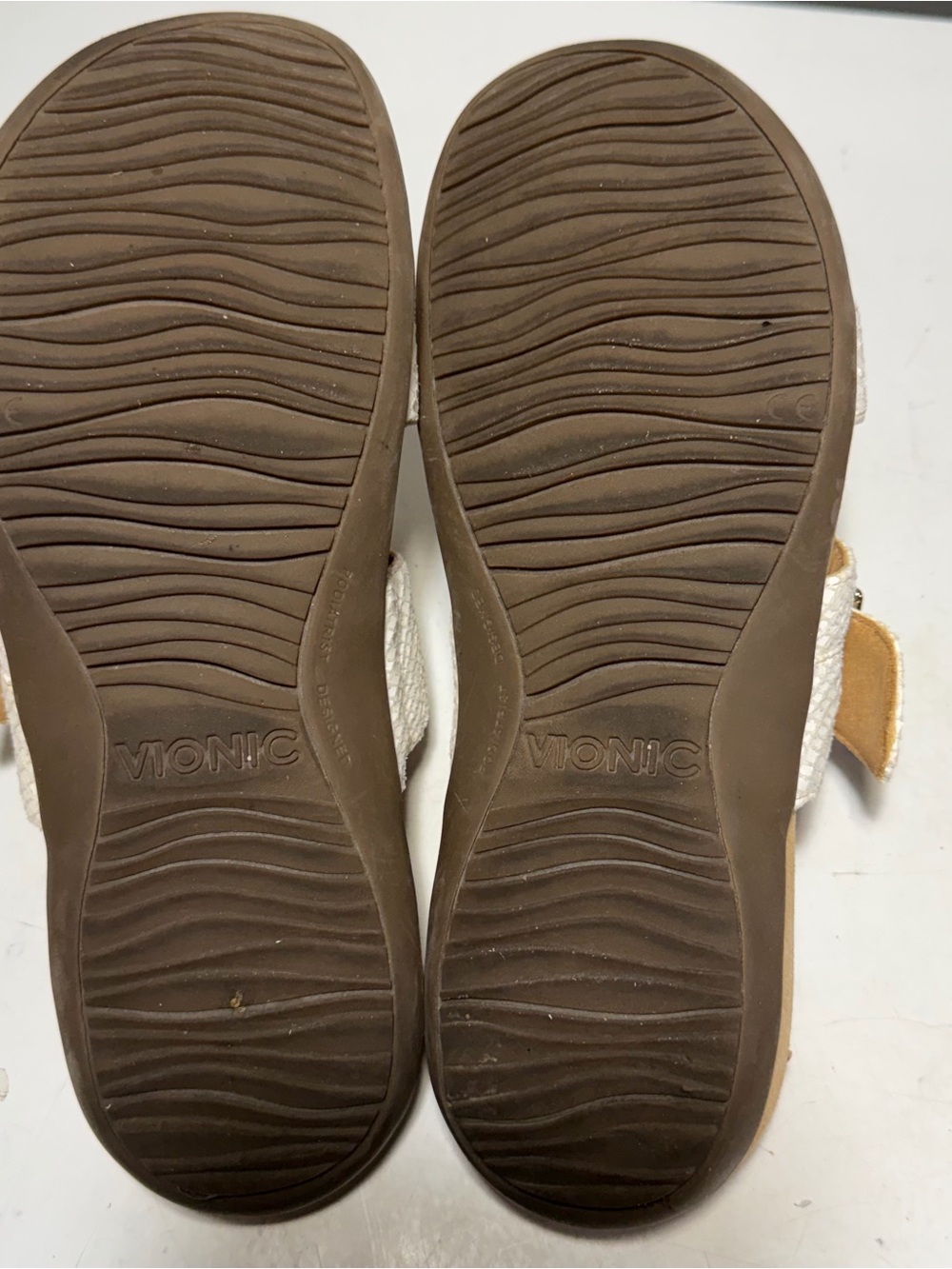 Vionic Women’s 7 Skylar White Triple-Strap Sandals with Gold Buckles - Picture 3 of 4